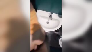 Rimorchiata in discoteca da uno sciupafemmine