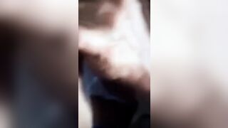 Milf matura si diverte con un bel cazzo che sborra in bocca