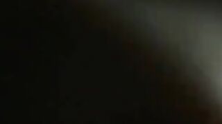 Coppietta esibizionista gira un porno per la prima volta