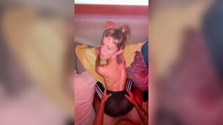 Mamma quarantenne scopata a pecorina dal diciottenne