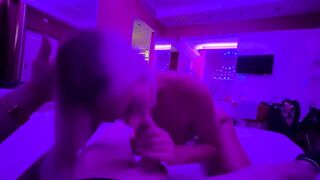 Io mi spoglio ! Tu però comincia a segarti maiale !