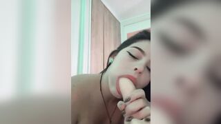 Troppo eccitante guardate la sua lingua ! Mi fa impazzire