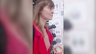 Anteprima del video: Ragazza amatoriale italiana fa la zoccola in aereo