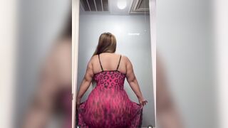 Puttana Latina Cicciona Fa Sbattere il suo Enorme Culo