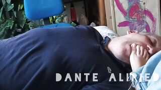 Troia Universitaria sega il cazzone di dante alipiedi