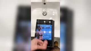 Anteprima del video: Sborrata bellissima su una ragazza sexy romana  e in forma