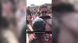 Troia mostra le sue grandi tette