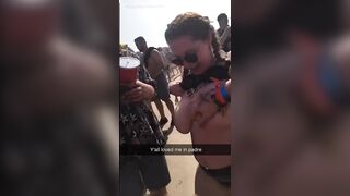 Troia mostra le sue grandi tette