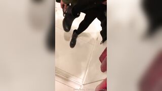 La milf maiala esce la passera in camerino