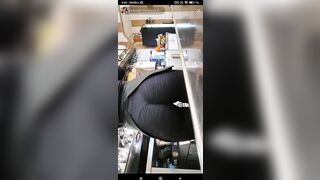 Anteprima del video: Il culo perfetto della mia barista ! Chi lo sborra ?