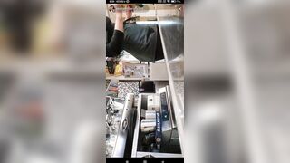 Il culo perfetto della mia barista ! Chi lo sborra ?