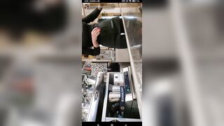 Il culo perfetto della mia barista ! Chi lo sborra ?