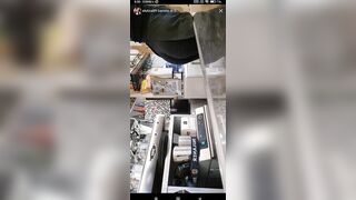 Il culo perfetto della mia barista ! Chi lo sborra ?