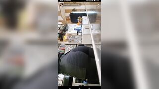 Il culo perfetto della mia barista ! Chi lo sborra ?