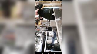 Il culo perfetto della mia barista ! Chi lo sborra ?