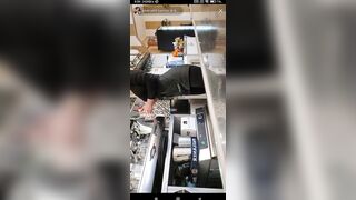 Il culo perfetto della mia barista ! Chi lo sborra ?