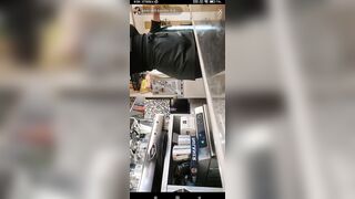 Il culo perfetto della mia barista ! Chi lo sborra ?