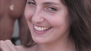 Troia tettona si spoglia al festival