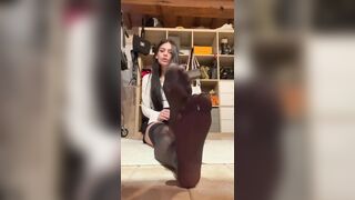 BRUTTO COGLIONE: ANNUSA E SBORRAMI I PIEDI!!