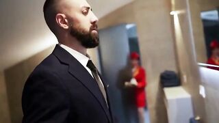 Anteprima del video: Hostes zoccola scopata dal pilota di di linea