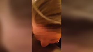 Una bionda zoccola succhia un cazzone grosso nero