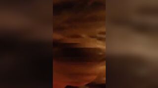 Una bionda zoccola succhia un cazzone grosso nero