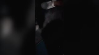 Ragazzo italiano rimorchia una puttanella in discoteca