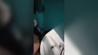 Ragazzo italiano rimorchia una puttanella in discoteca