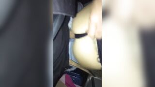 Il cornuto offre la mogliettina al suo migliore amico