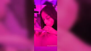 Succhia il cazzo e fa cornuto il fidaznato al telefono