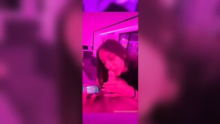 Anteprima del video: Succhia il cazzo e fa cornuto il fidaznato al telefono