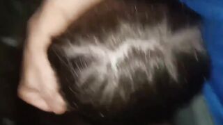 Alla puttana piace bere la sborra del suo porco