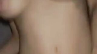 Cavalca impazzita sul cazzo dell'amante