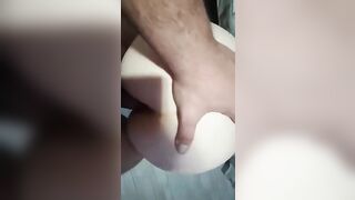 Moglie a novanta scopata in culo e sborrata sui piedi