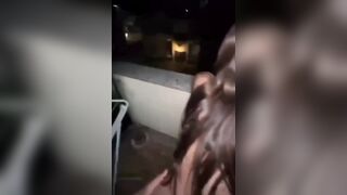 Fidanzatina zoccola scopata a 90 sulle scale del condominio