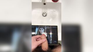 Spasmi +orgasmo + sborra per una bella ragazza marchigiana