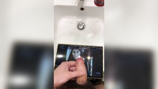 Spasmi +orgasmo + sborra per una bella ragazza marchigiana