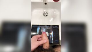 Spasmi +orgasmo + sborra per una bella ragazza marchigiana