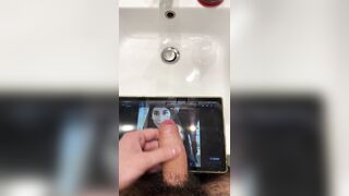 Spasmi +orgasmo + sborra per una bella ragazza marchigiana