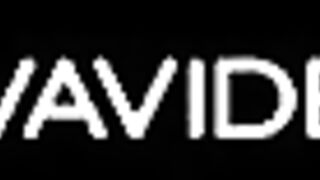 Bionda porca succhia il cazzo del bull nero