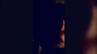 Bella tetona italiana succhia e beve crema