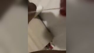 SCEMA!! DAI INGINOCCHIATI E SUCCHIALO !