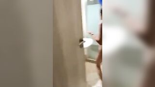 SCEMA!! DAI INGINOCCHIATI E SUCCHIALO !