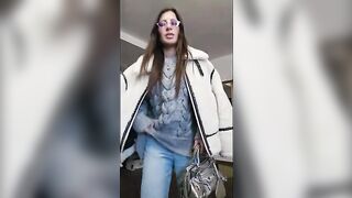 La sua specialità è fare i pompini ! Cosa ne dite ?