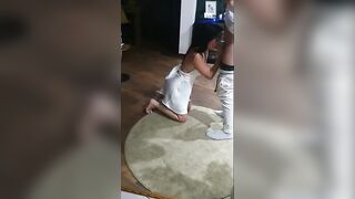 La sua specialità è fare i pompini ! Cosa ne dite ?