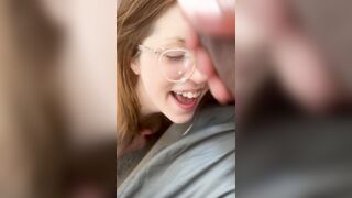 Alla sgualdrina piacciono i trattamenti facciali con lo sperma