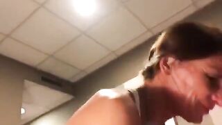 DAI FAMMI UN BEL POMPINO CHE SEI UNA GRAN PUTTANA!