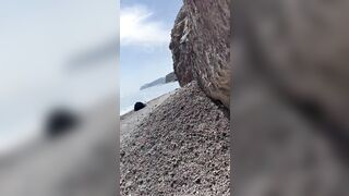 Napoletana tettona scopata a pecora sul bagniasciuga