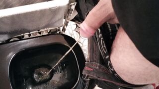 Questa sera inculo e piscio in bocca a tua moglie