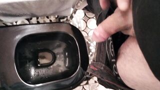 Questa sera inculo e piscio in bocca a tua moglie